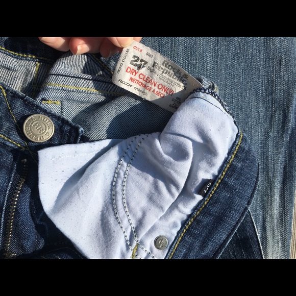 Rock & Republic Distressed Blue Jeans - Picture 2 of 8